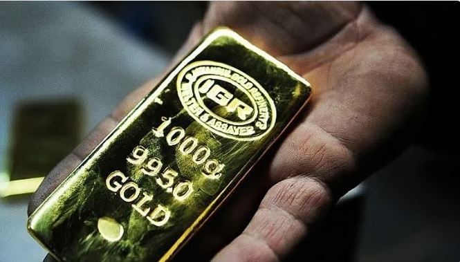 الذهب يتجه لأفضل أداء شهري.. والأونصة تسجل  3842.76 دولار 