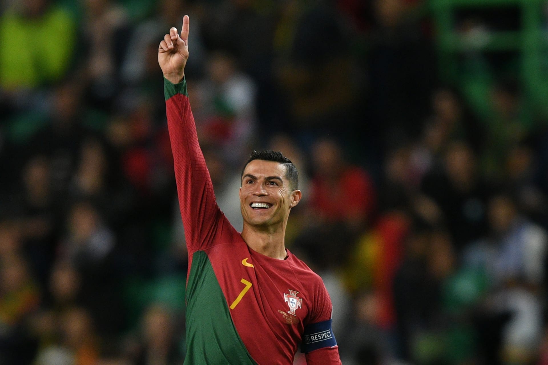رونالدو بعد تكريمه من الاتحاد البرتغالي: 22 عامًا مع المنتخب وما زلتُ أحتفظ بنفس الشغف