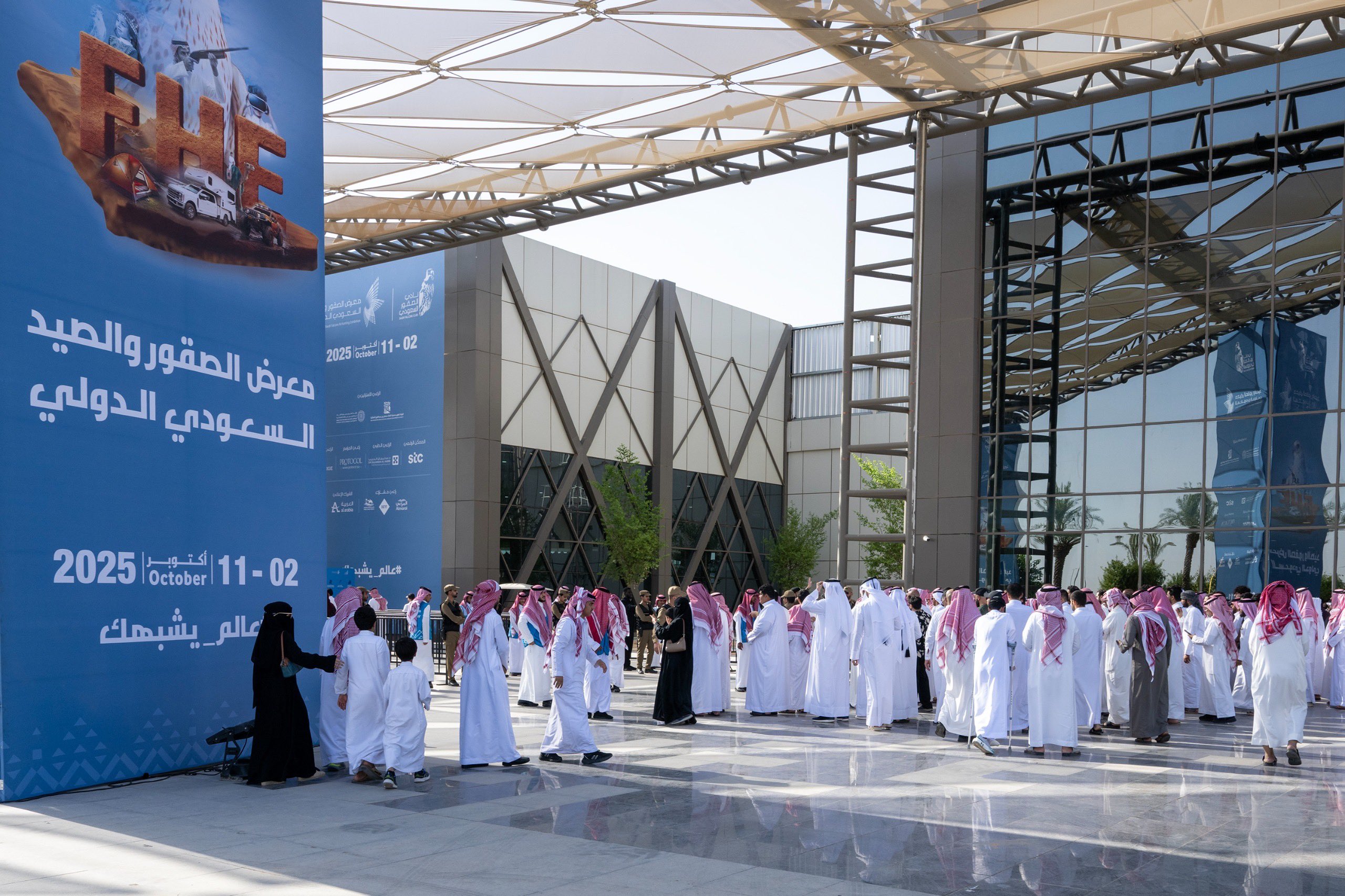 الملحقون العسكريون يزورون معرض الصقور والصيد السعودي الدولي 2025 ويطّلعون على فعالياته