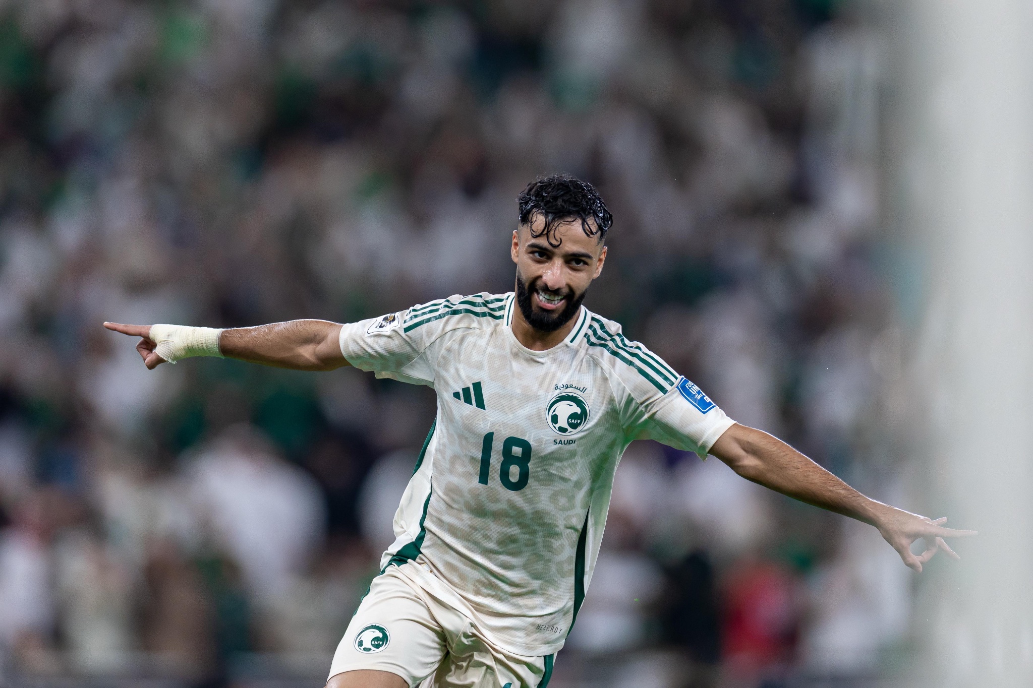 الدقيقة 17.. صالح أبو الشامات يسجل هدف التعادل للأخضر أمام إندونيسيا بتصفيات كأس العالم