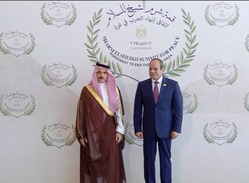 الرئيس المصري يستقبل وزير الخارجية فور وصوله للمشاركة بقمة شرم الشيخ 