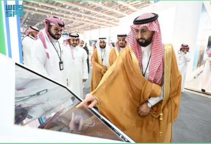رئيس "الغذاء والدواء" يدشّن نموذجًا يعتمد على الذكاء الاصطناعي للتنبؤ بنقص الأدوية