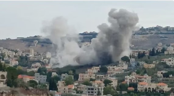 جيش الاحتلال الإسرائيلي يشن غارات على مواقع تابعة ﻟ«حزب الله» في جنوب لبنان