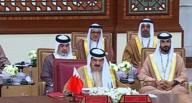 العاهل البحريني في ختام القمة الخليجية: أي مساس بسيادة دولة عضو يعد تهديدا مباشرا للأمن الجماعي  