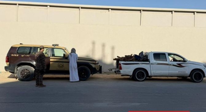 ضبط مواطن مخالف لنقله حطبًا محليًا في منطقة الرياض