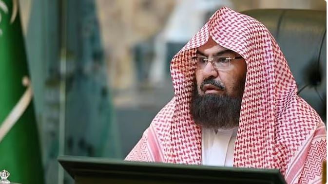 «السديس» يطّلع على منظومة الشاشات التفاعلية لإجابة السائلين بالمسجد النبوي