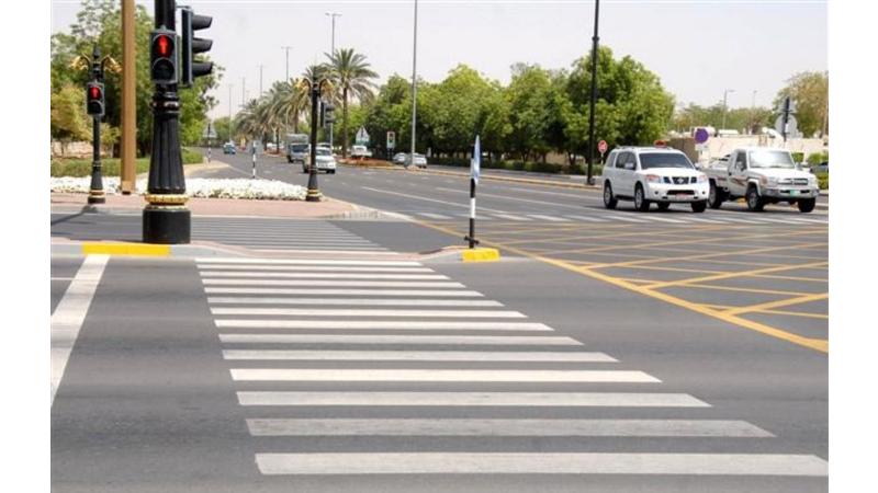 «المرور»: 4 تنبيهات للمشاة حال عبور الطريق