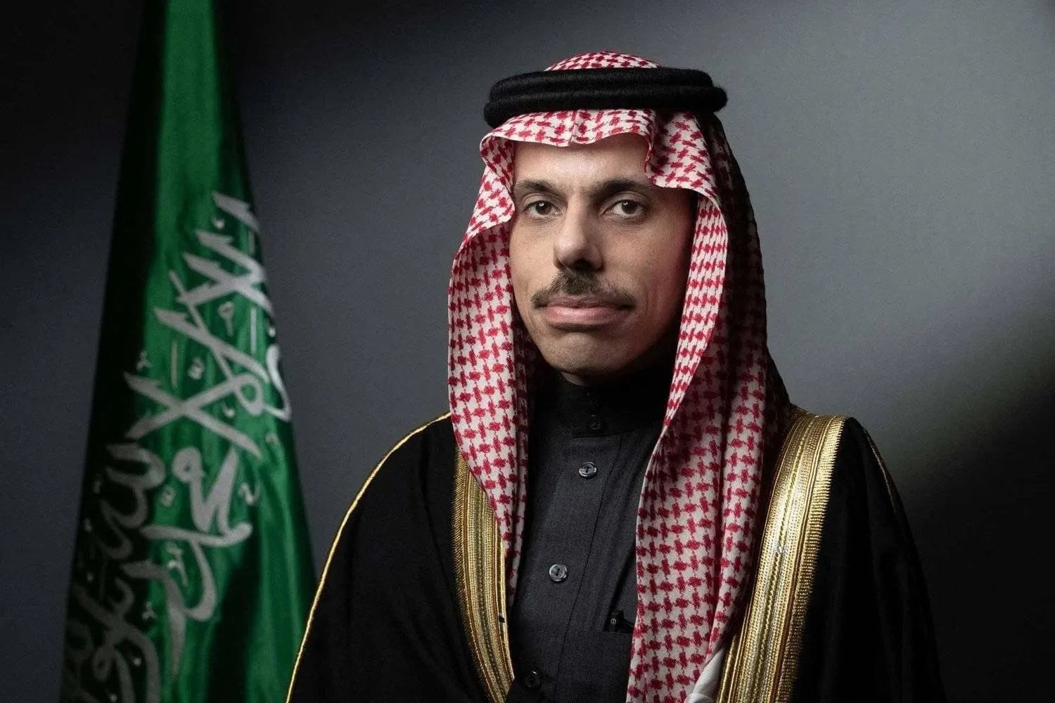 وزير الخارجية يبحث المستجدات الإقليمية والدولية مع نظيره العراقي