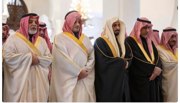 وزير الداخلية يؤدي صلاة الميت على الفريق أول سعيد بن عبدالله القحطاني
