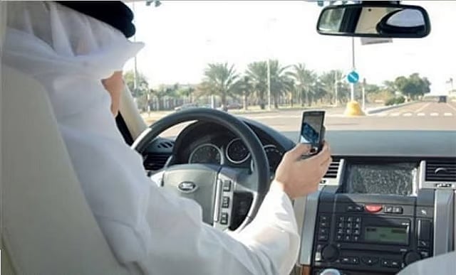 «المرور» يحذر: استخدام الهاتف أثناء القيادة من أبرز مسببات الحوادث