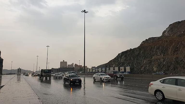 الدفاع المدني ينبه بالابتعاد عن المناطق المنخفضة وبطون الأودية