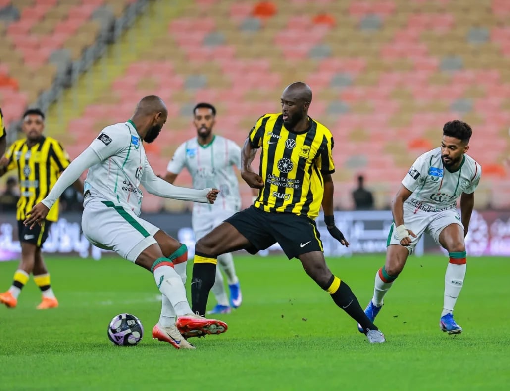 الاتحاد يسقط أمام الاتفاق في الدوري السعودي للمحترفين
