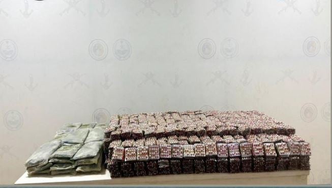 إحباط تهريب 150 ألف قرص مخدر و57 كيلوجراما من الحشيش بجازان
