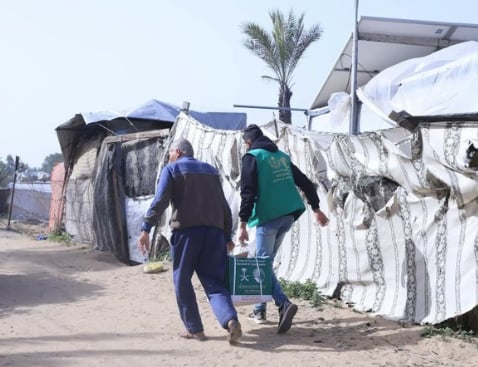 المملكة يوزع سلالًا غذائية جديدة جنوب غزة