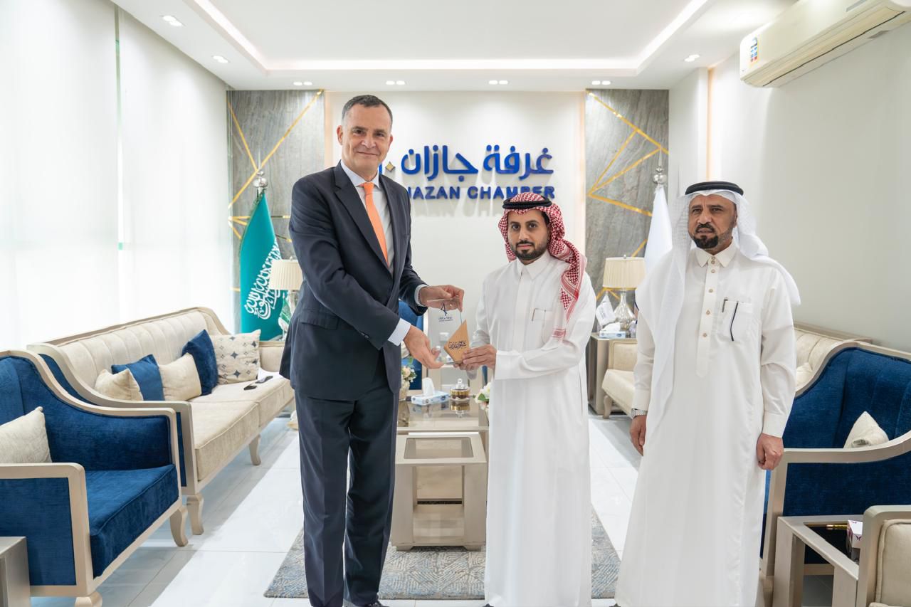  سفير الاتحاد الأوروبي لدى المملكة يزور غرفة جازان