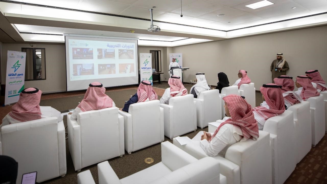 «جسور الطاقة» يختتم أعماله بتأهيل كفاءات متخصصة في إعلام الطاقة

