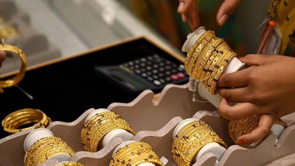 سعر الذهب في السعودية اليوم الخميس 2-9-1447 لكل الأعيرة