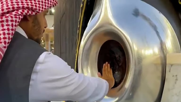 وزارة الحج تحث على الالتزام بالسكينة أثناء الطواف