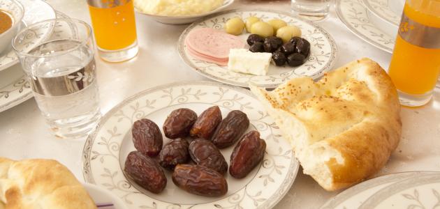 هل يمكن خسارة الوزن في رمضان؟.. الصحة تجيب 