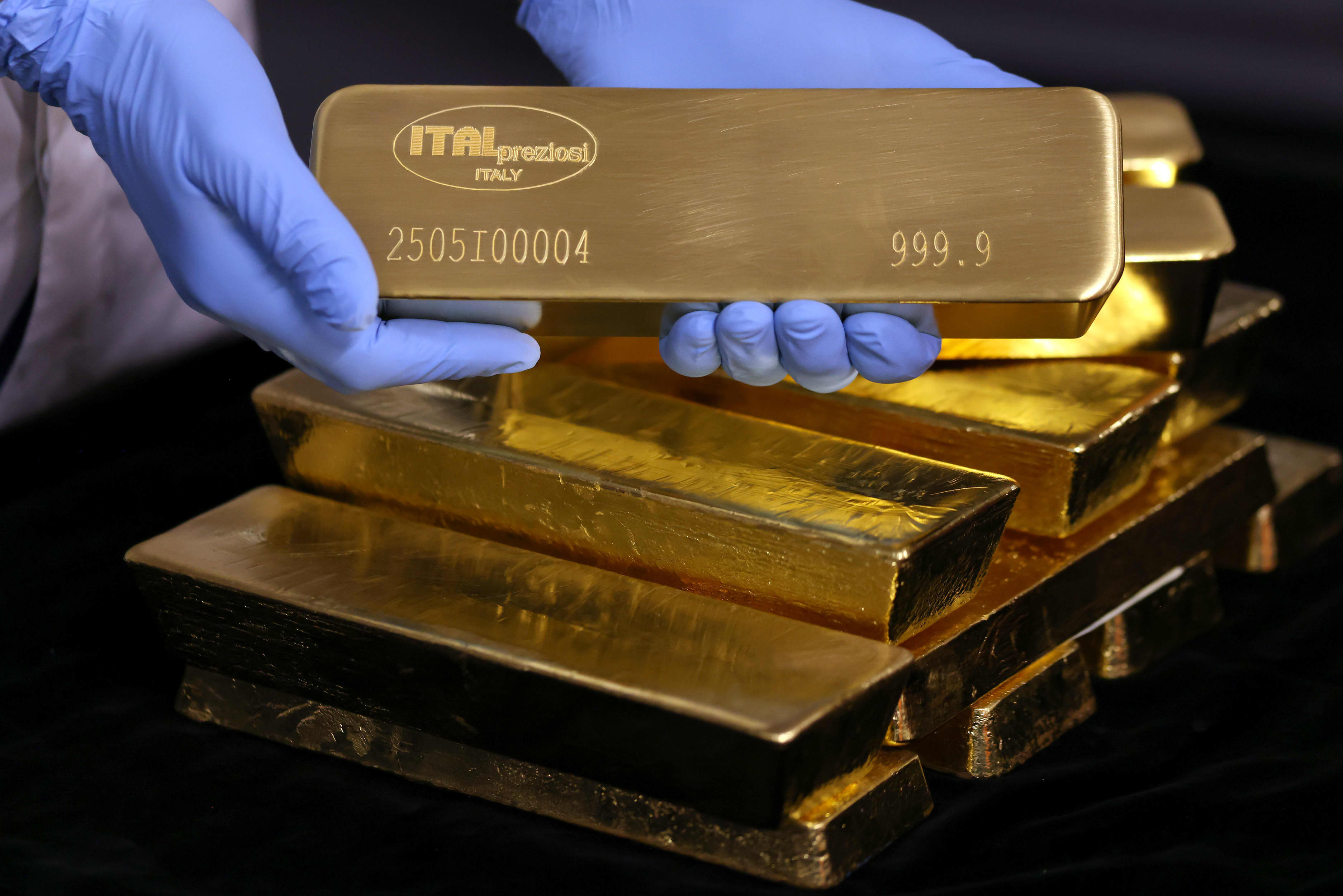 تراجع سعر الذهب من أعلى مستوى له في 3 أسابيع