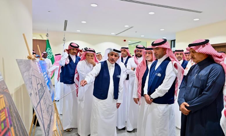 وزير البلديات والإسكان يختتم زيارته إلى جدة بتفقد المشاريع التنموية