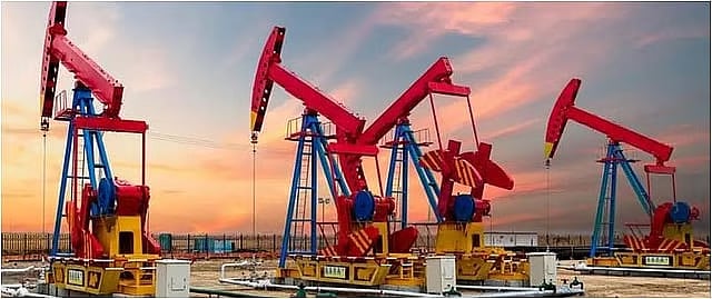 أسعار النفط تواصل ارتفاعها.. وخام برنت يسجل 82.53 دولار 