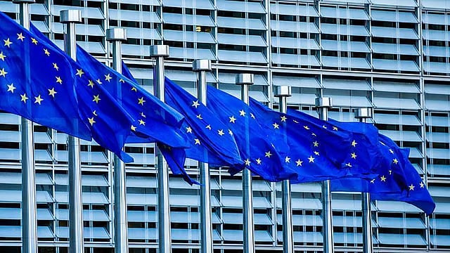 المفوضية الأوروبية تؤكد تضامنها الكامل مع دول الخليج وتحذر من تداعيات التصعيد الإيراني