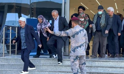 حرس الحدود يستقبل ضيوف الرحمن القادمين لأداء العمرة عبر منفذ جديدة عرعر