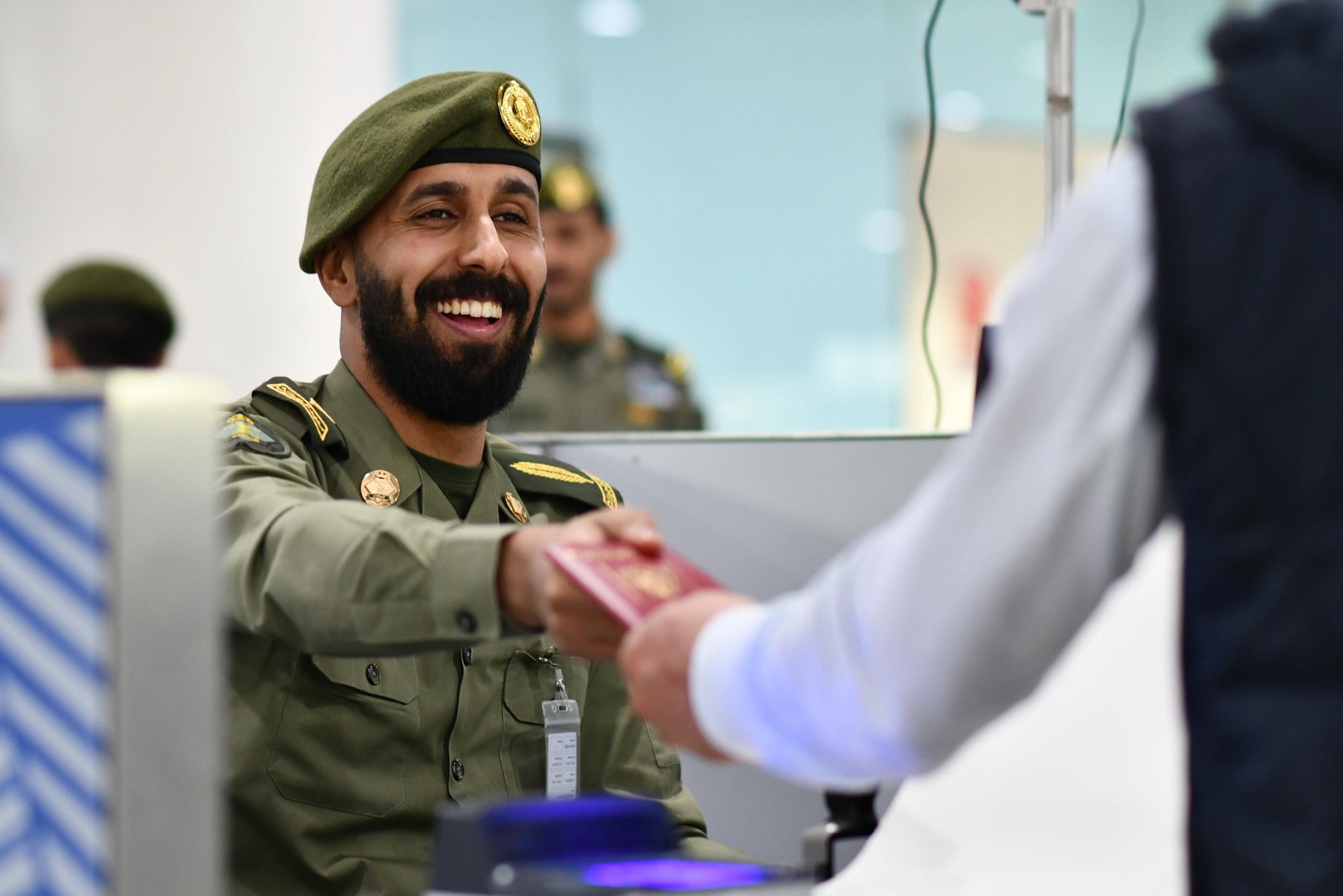 «الجوازات»  تواصل استقبال ضيوف الرحمن لأداء العمرة بمختلف المنافذ الدولية