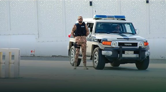 دوريات الأمن بمنطقة الحدود الشمالية تضبط 3 مقيمين لممارستهم التسول
