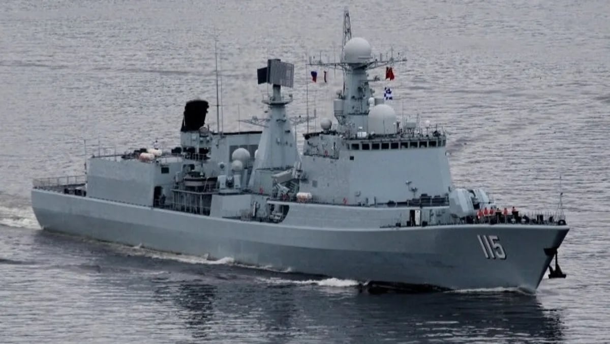 الصين تعزز قوتها البحرية بمدمرتين Type055