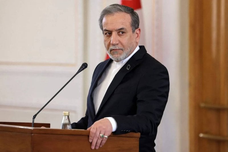 وزير الخارجية الإيراني: طهران لم تطلب وقف إطلاق النار