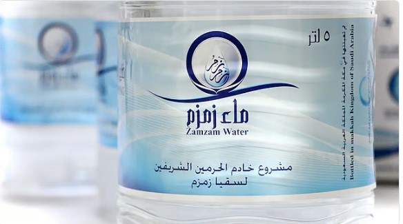 تطبيق «نُسك»: توزيع أكثر من 10.8 ملايين عبوة ماء زمزم خلال شهر رمضان