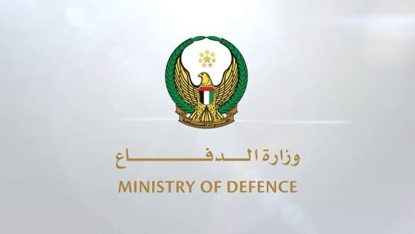 الدفاعات الجوية الإماراتية: نتعامل حالياً مع اعتداءات صاروخية وطائرات مسيرة قادمة من إيران