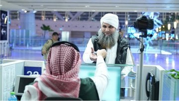 «الجوازات» تُنهي إجراءات مغادرة المعتمرين عبر مطار الملك عبدالعزيز الدولي جدة
