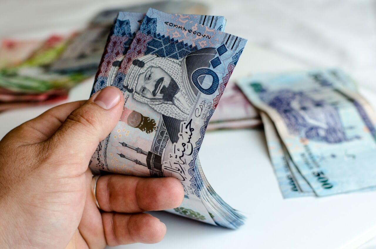 سعر الريال مقابل الجنيه المصري والعملات العربية اليوم الثلاثاء 4-11-1447