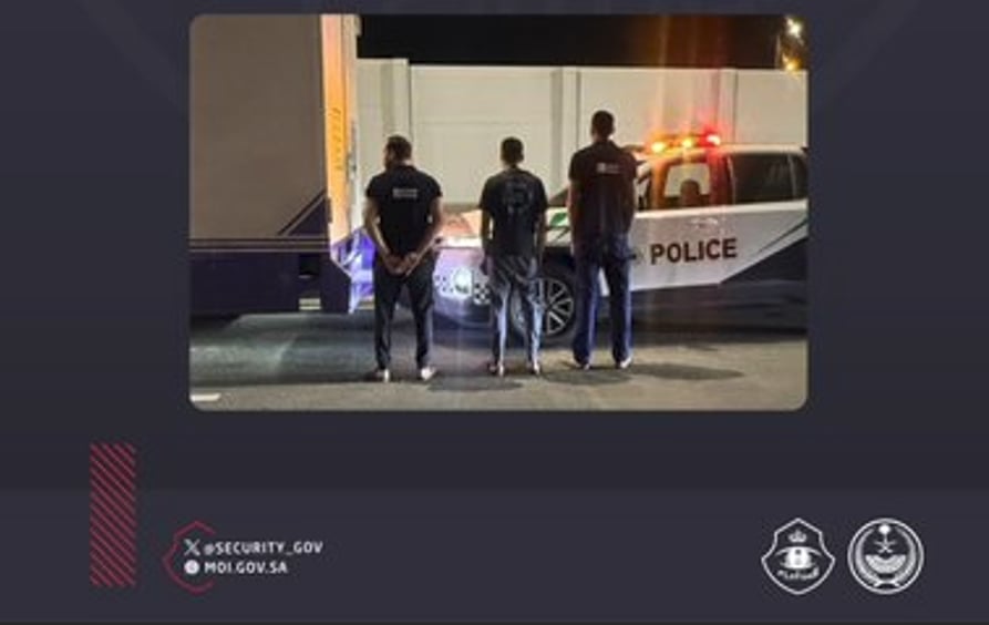 ضبط مقيم مصري حاول إدخال مقيمين العاصمة المقدسة دون تصريح عبر مخابئ سرية داخل مركبة

