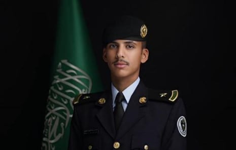 «السليس» يحتفل بتخرجه من كلية الملك فهد الأمنية
