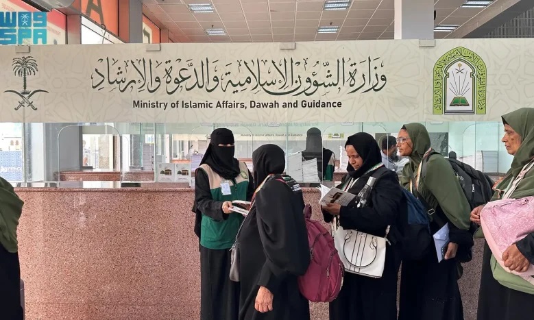 «الشؤون الإسلامية» توزع 51 ألف مطبوعة إرشادية على الحجاج القادمين عبر مطار الملك عبدالعزيز