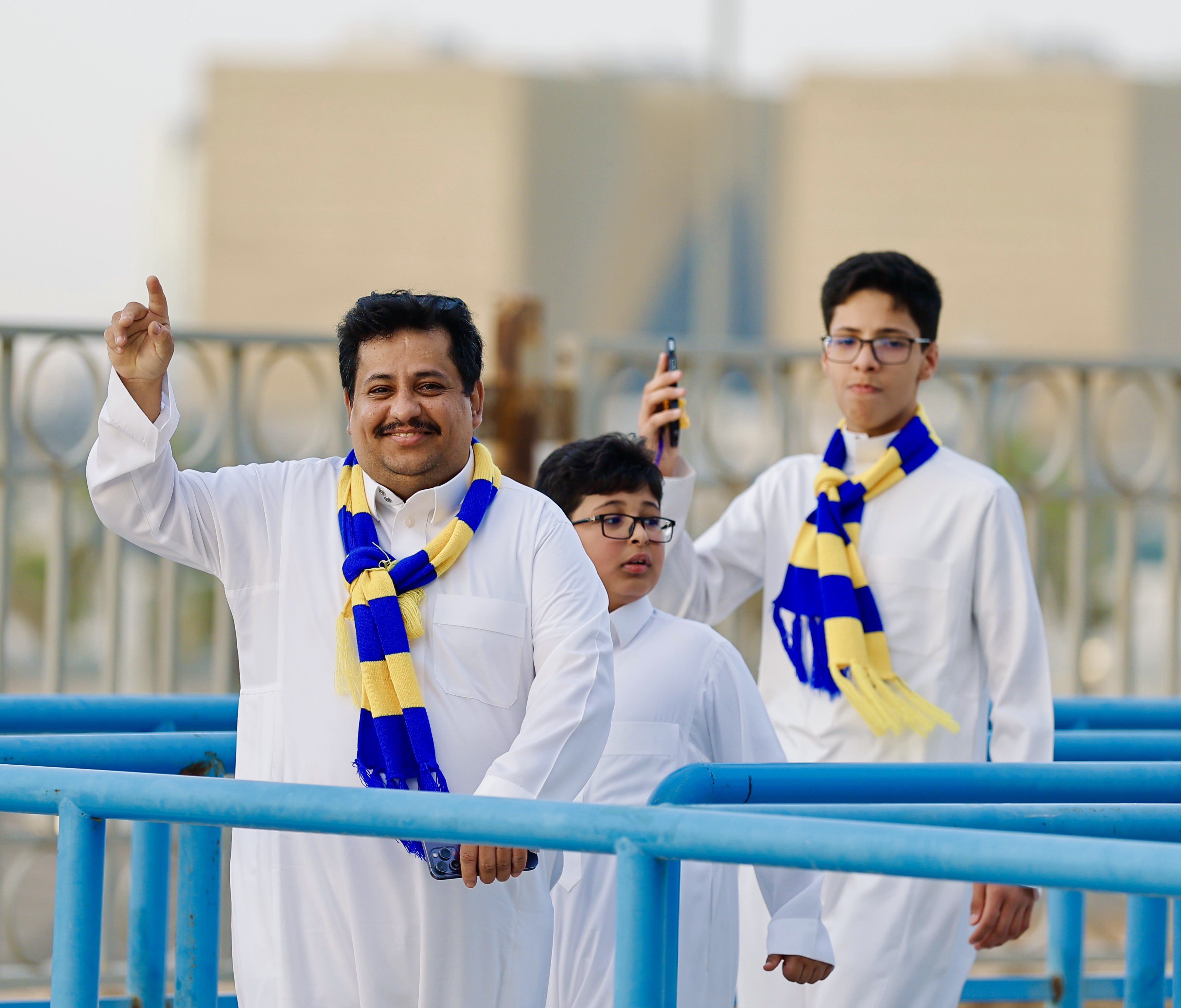 توافد جماهير النصر والهلال على استاد الأول بارك