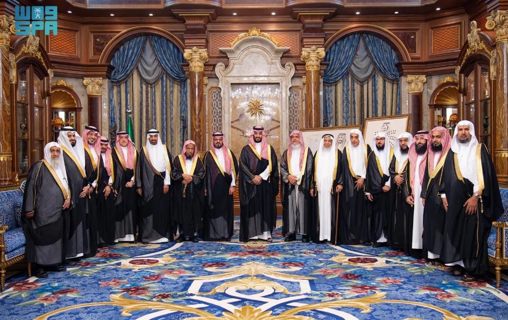 ولي العهد يستقبل وفد تكريم خادم الحرمين نظير دعمه لجمعيات تحفيظ القرآن الكريم بالمملكة
