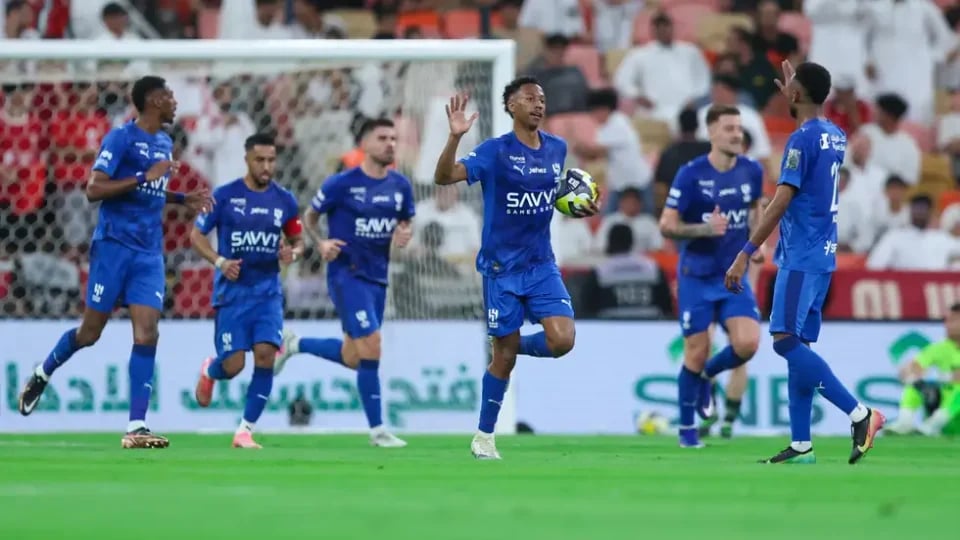 الهلال يفوز على نيوم ويؤجل حسم لقب "دوري روشن" للجولة الأخيرة