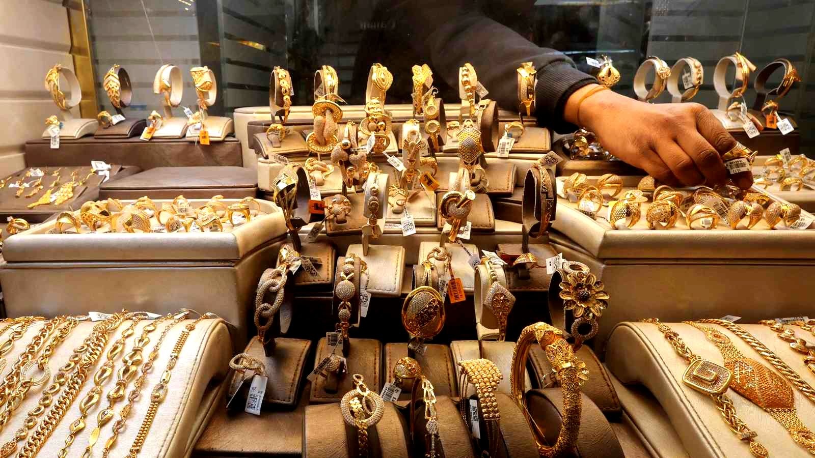 سعر الذهب في السعودية اليوم الخميس 4-12-1447 بعد انخفاضه عالميا