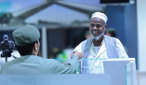 جوازات ميناء جدة الإسلامي تنهي إجراءات مغادرة أولى رحلات ضيوف الرحمن 