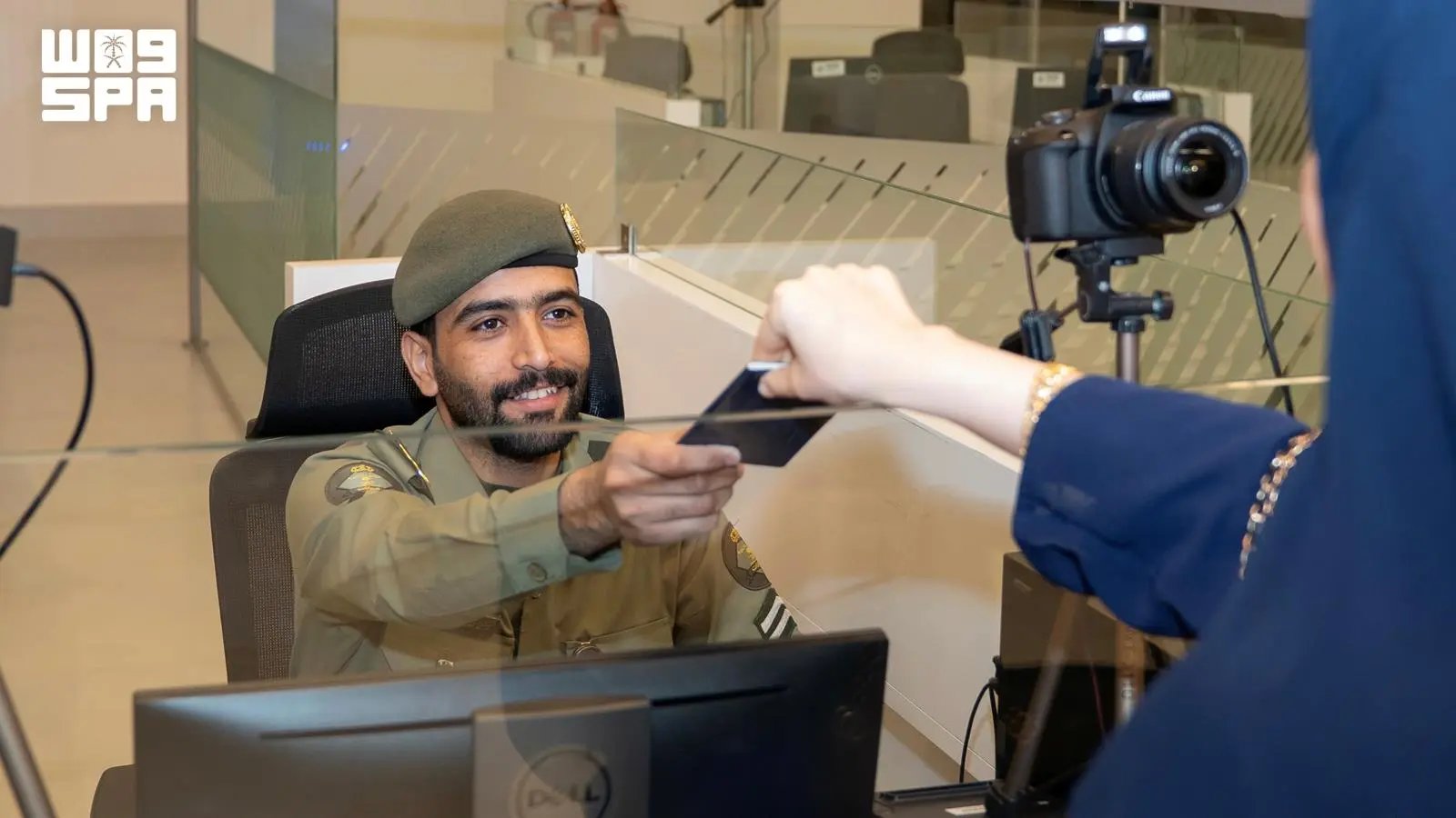  جوازات منفذ الحديثة تنهي إجراءات مغادرة ضيوف الرحمن بعد أدائهم فريضة الحج