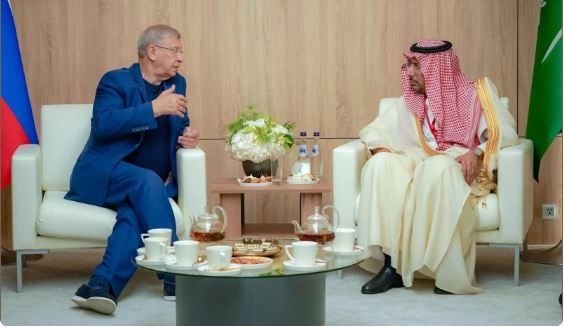 «الخريّف» يبحث تعزيز التعاون الصناعي مع مجموعة «sistema»