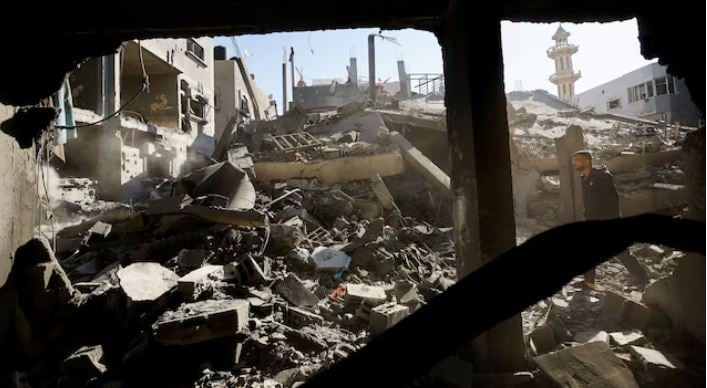 مقتل 7 أشخاص بينهم امرأتان في غارة إسرائيلية على غزة