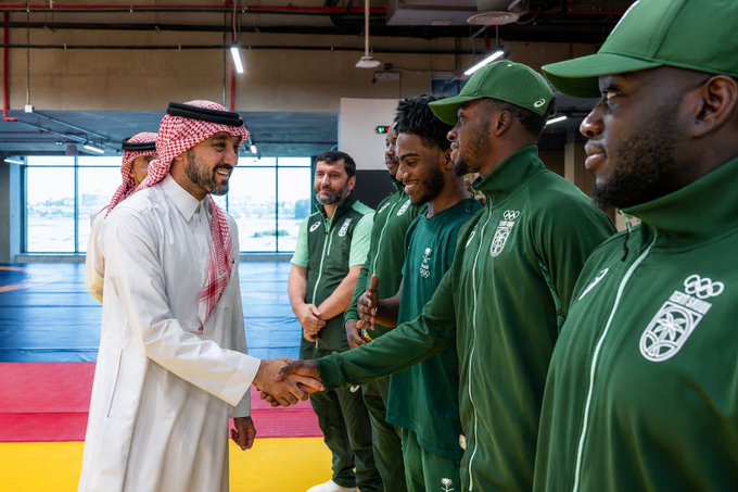 وزير الرياضة يدشّن مركز النخبة للرياضات القتالية بجدة