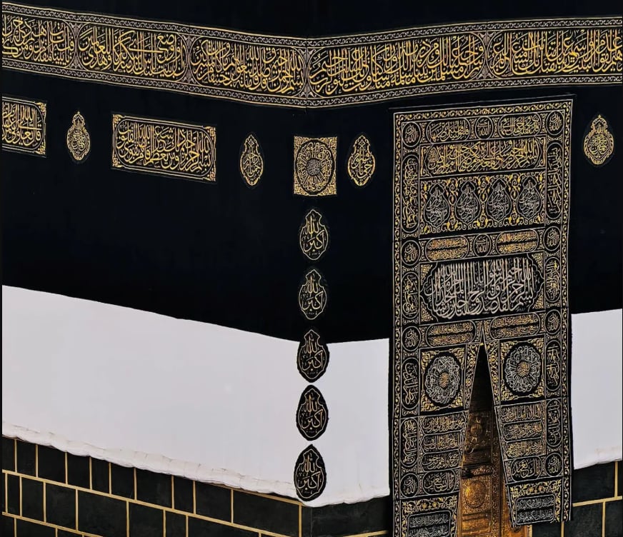 ليلة تبديل كسوة الكعبة المشرفة.. استعدادات متقنة تُمهّد لارتداء ثوبها الجديد مع إشراقة العام الهجري