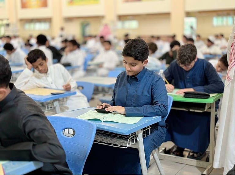 بدء الاختبارات النهائية التحريرية لمدارس البنين والبنات للعام